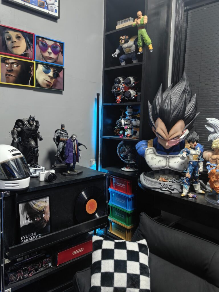 What Happens When Your Partner Doesn’t Understand Your Waifu Shrine? / 恋人があなたの抱き枕神棚を理解できないとき、何が起こる? 2 Stylish anime room decor with Dragon Ball figures, collector shelves, and a personalized otaku corner with LED lights